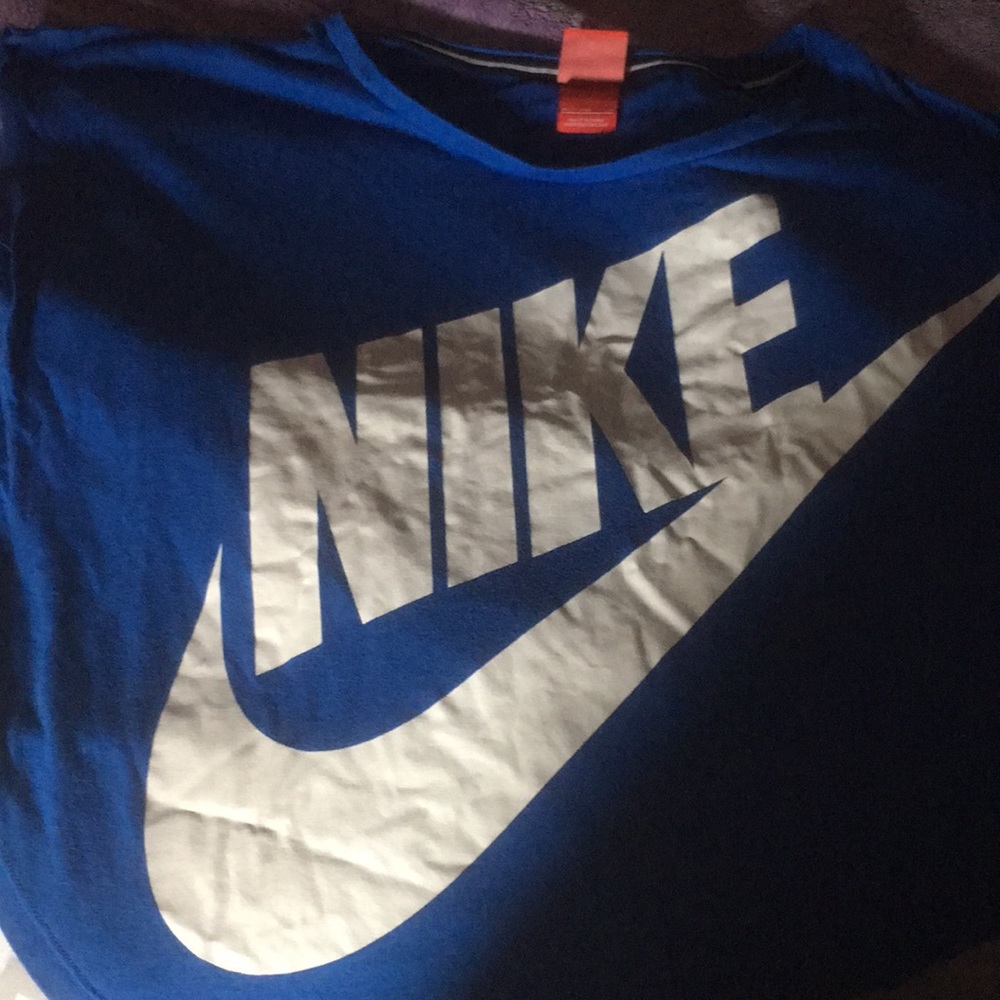 Nike shirt with short sleeves